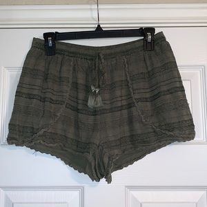 American Eagle green shorts